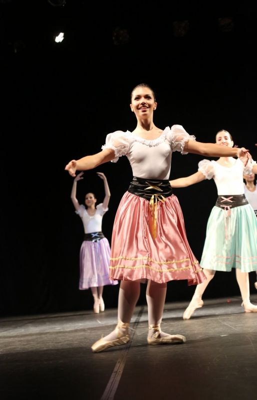 Qual o Valor de uma Aula de Danças em Quarta Parada - Aula de Dança na Zona Leste